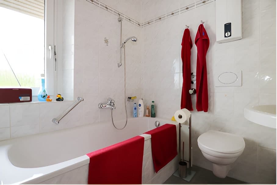 1.Obergeschoss_20Rechts_2060_20qm_20mit_20Balkon_204_restored-min