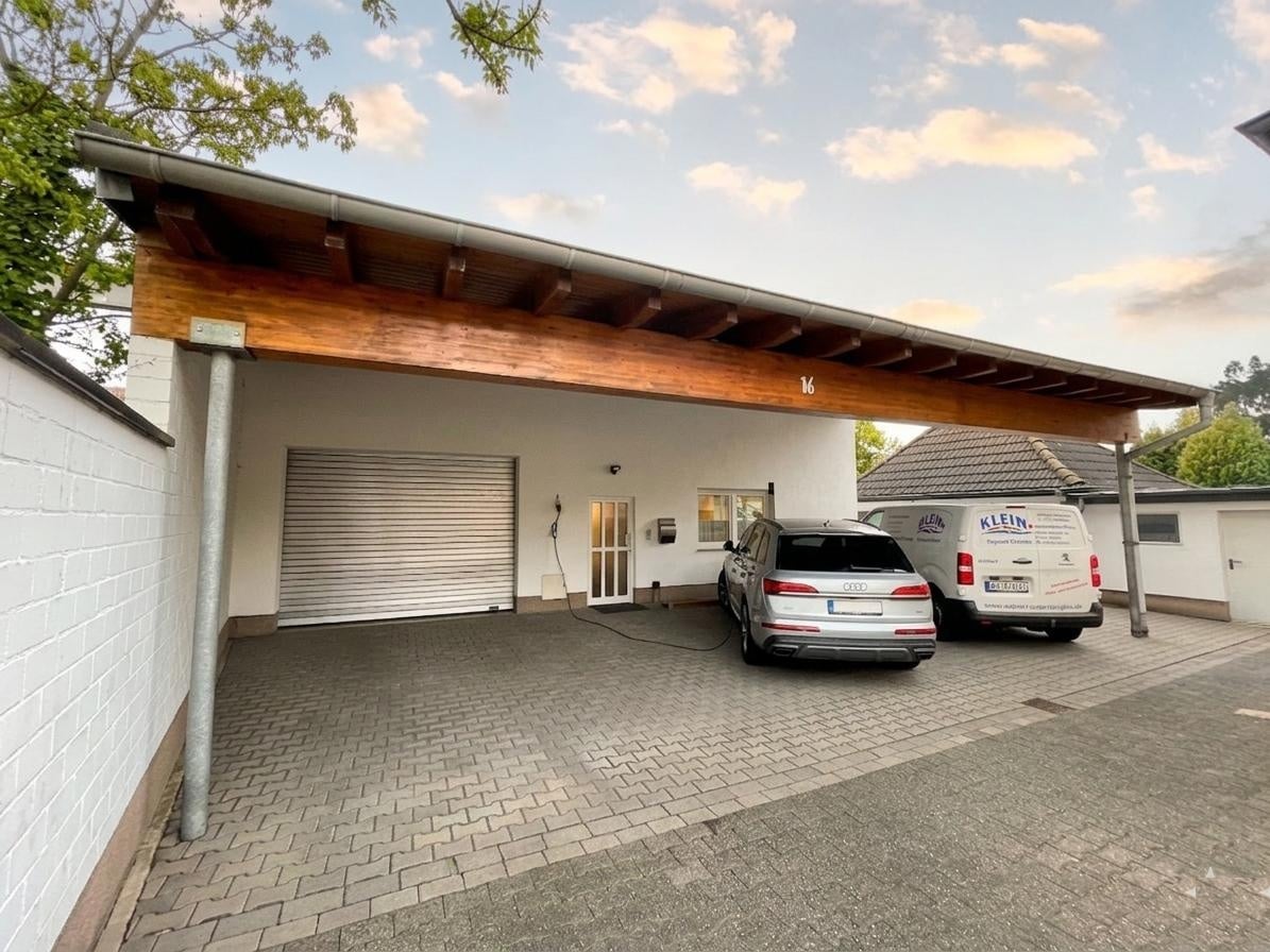 gewerbe_front_parkplatz